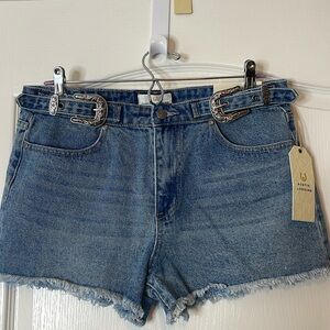 Austin Landing Cowgirl Mid Rise Denim Shorts 13 / 31